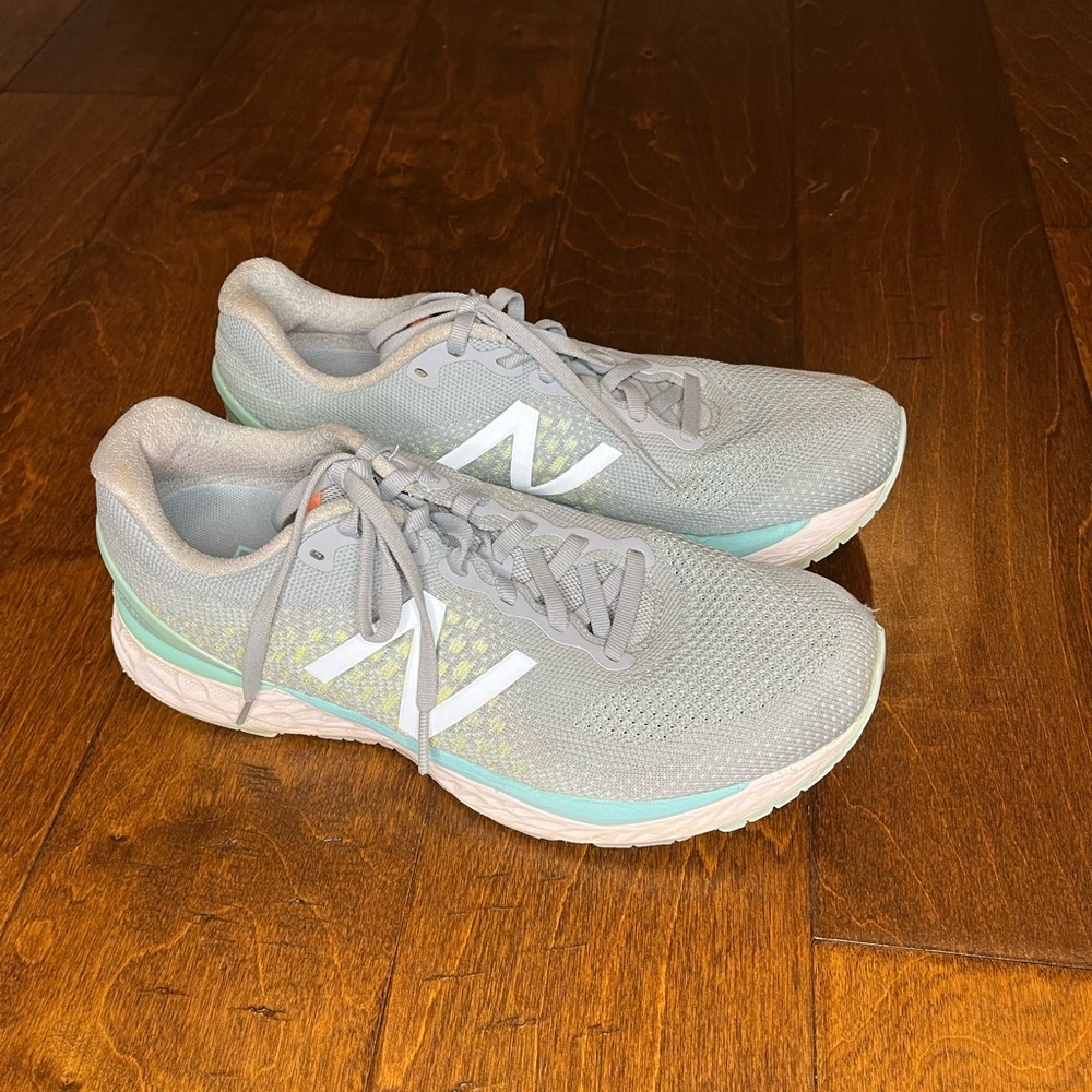 New Balance Womens Fresh Foam 880 V10 Running Shoes Size 9